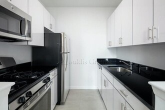 30 Carlisle St in New York, NY - Building Photo - Building Photo