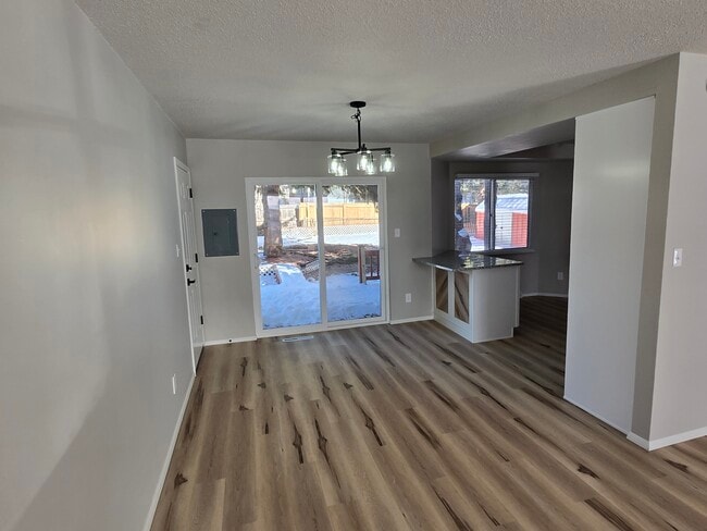 4711 Bella Dr, Unit whole house in Colorado Springs, CO - Foto de edificio - Building Photo