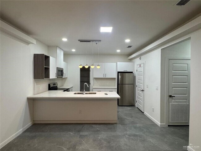 13 Yuma Ave in McAllen, TX - Building Photo - Building Photo