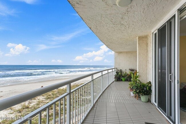 1601 Ocean Dr S, Unit 303 in Jacksonville Beach, FL - Foto de edificio - Building Photo