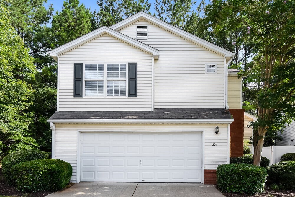 1204 W Oaks Way in Woodstock, GA - Building Photo