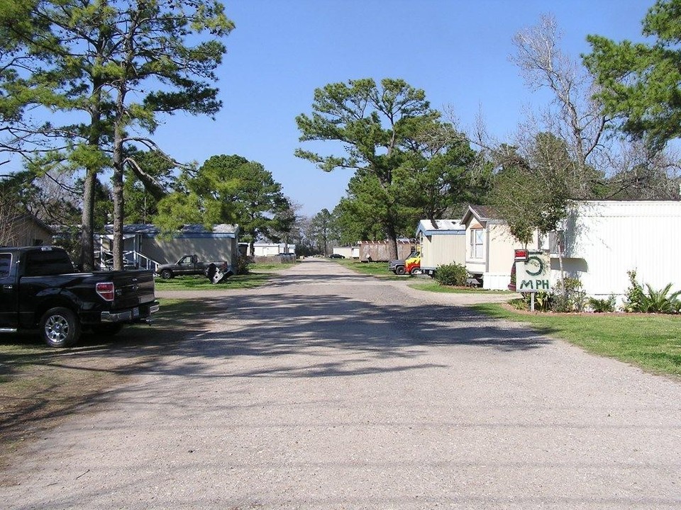 Bentwood Estates Mobile Home Park in Huffman, TX - Building Photo