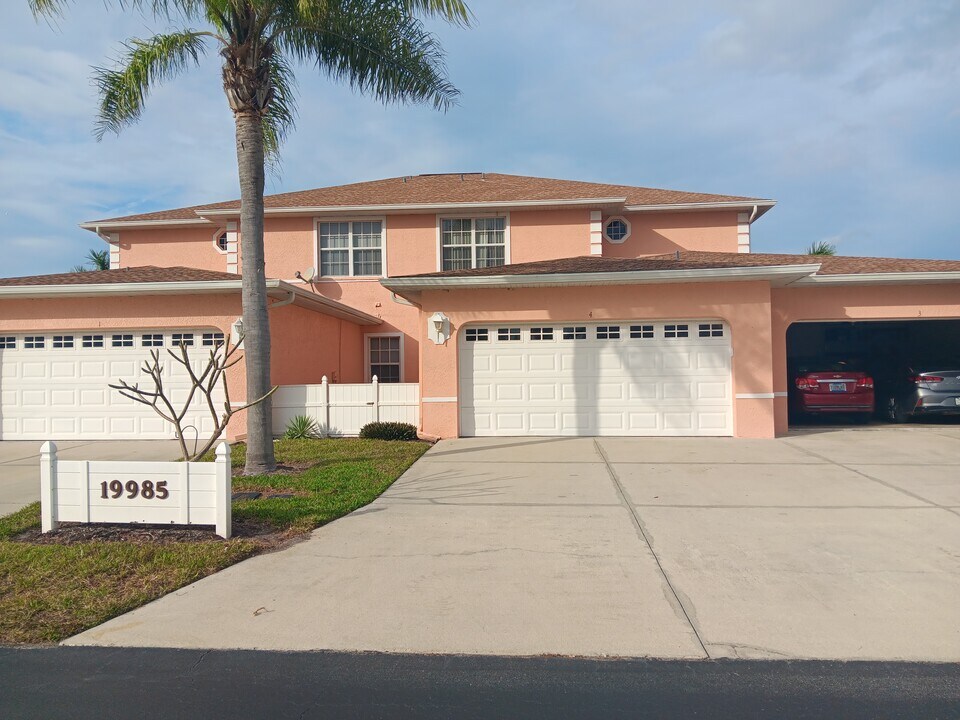 19985 Petrucka Cir N in Lehigh Acres, FL - Building Photo