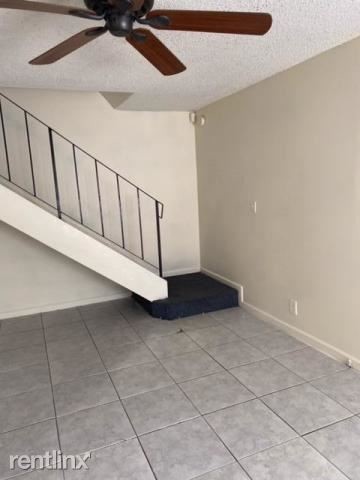 812 Tiffany Dr W-Unit -Apt 3 in West Palm Beach, FL - Foto de edificio - Building Photo