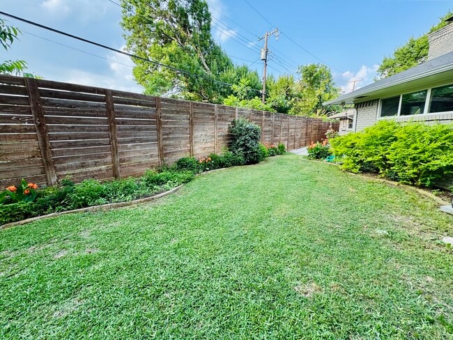 6721 Belford Dr in Dallas, TX - Building Photo - Building Photo