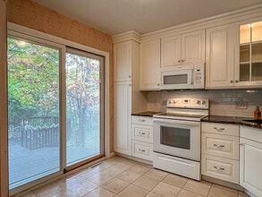 102 Raymbault Dr in Marquette, MI - Building Photo - Building Photo