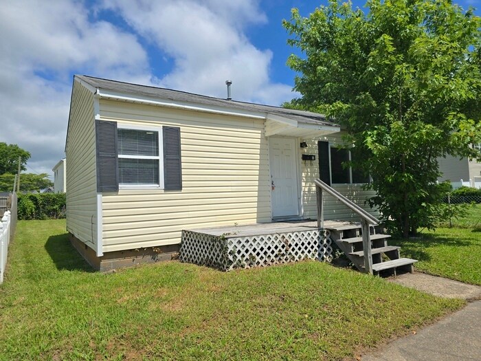 13 Ireland St in Hampton, VA - Building Photo
