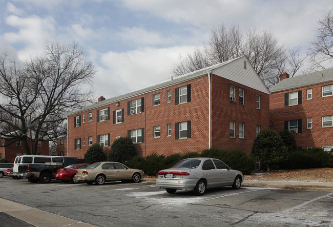 Evergreen Terrace Apartments in Hyattsville, MD - Foto de edificio - Building Photo