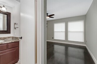 13109 Burninglog Ln in Dallas, TX - Building Photo - Building Photo