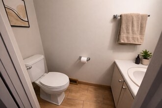 624 Summit House, Unit 624 in West Chester, PA - Foto de edificio - Building Photo