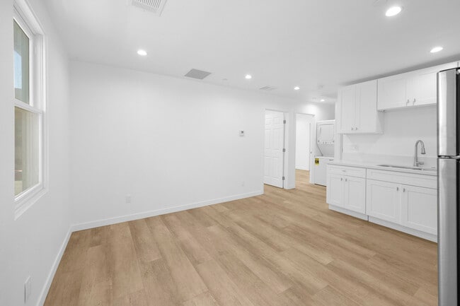 308 N Catalina Ave in Redondo Beach, CA - Foto de edificio - Building Photo