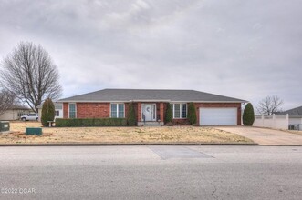 2104 E 22nd St in Joplin, MO - Building Photo - Building Photo