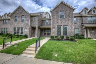 424 Milverton Dr in Crowley, TX - Building Photo - Building Photo