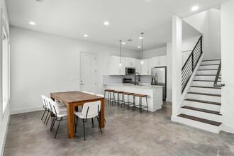 1118 Algarita Ave in Austin, TX - Foto de edificio - Building Photo