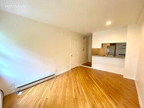 244 E 32nd St-Unit -: 3R in New York, NY - Building Photo - Building Photo