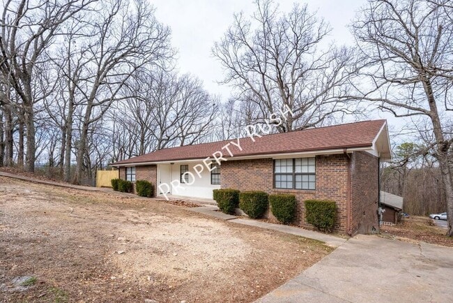 340 Alpine Dr in Rossville, GA - Building Photo - Building Photo