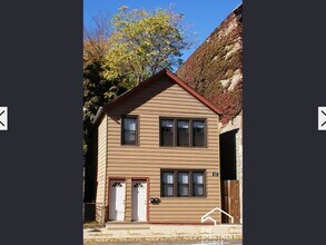 2254 N Southport Ave, Unit 2 in Chicago, IL - Foto de edificio - Building Photo