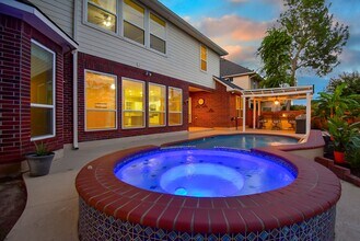 7902 Silent Forest Dr in Sugar Land, TX - Building Photo - Building Photo
