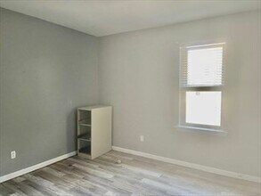 364 Ashley Blvd-Unit -2east in New Bedford, MA - Foto de edificio - Building Photo