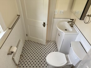 133 Elm St, Unit 133 Elm in Branford, CT - Building Photo - Building Photo