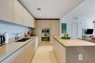 4111 S Ocean Dr in Hollywood, FL - Building Photo - Building Photo