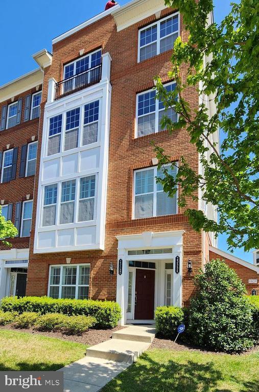 property at 23552 Hopewell Manor Terrace