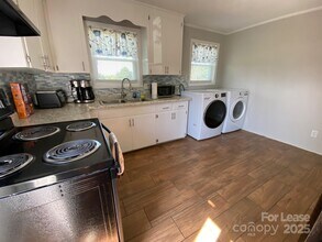 800 St James Church Rd in Newton, NC - Building Photo - Building Photo