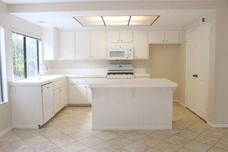 940 Glen Arbor Dr in Encinitas, CA - Building Photo - Building Photo