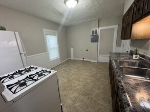 201 Eastman Ave in Springfield, IL - Building Photo - Building Photo