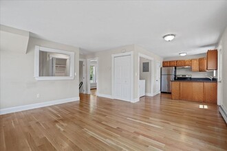 32 Warren St in Norwood, MA - Building Photo - Building Photo