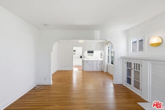 6743 Arlington Ave in Los Angeles, CA - Building Photo - Building Photo