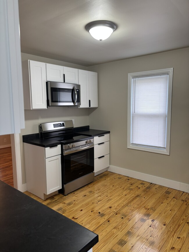 1808 Eckener Dr in Portage, MI - Foto de edificio - Building Photo