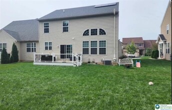 1075 Swallow Tail Ln in Breinigsville, PA - Building Photo - Building Photo