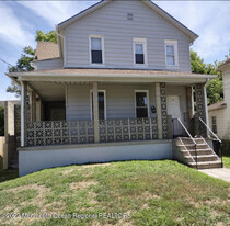 154 Ridge Ave in Asbury Park, NJ - Building Photo