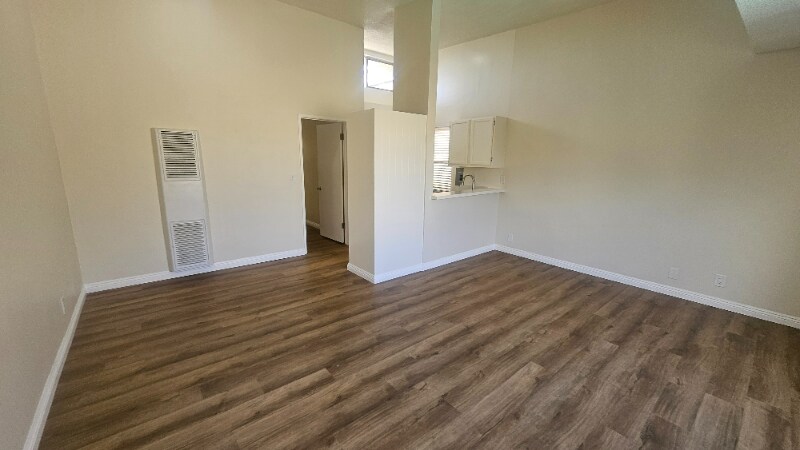 14926 Hawthorne Blvd in Lawndale, CA - Building Photo