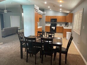 6409 Easter Lily Ct in Bakersfield, CA - Building Photo - Building Photo
