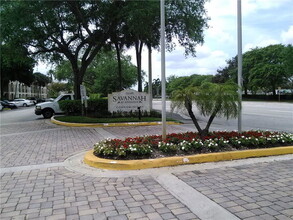 875 Riverside Dr in Coral Springs, FL - Building Photo - Building Photo