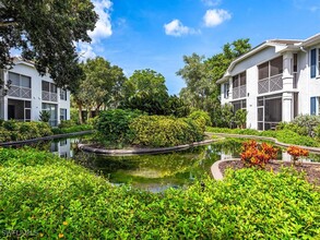 7054 Barrington Cir in Naples, FL - Foto de edificio - Building Photo