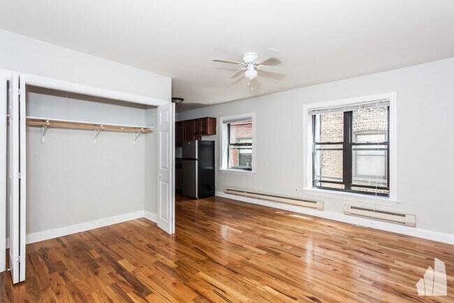 809 W Cornelia Ave, Unit #306 in Chicago, IL - Building Photo - Building Photo