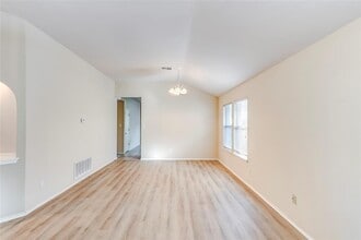 11308 Los Comancheros Rd in Austin, TX - Building Photo - Building Photo