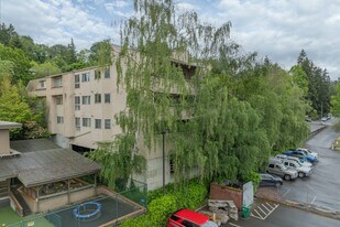 3055 80th Ave SE in Mercer Island, WA - Building Photo