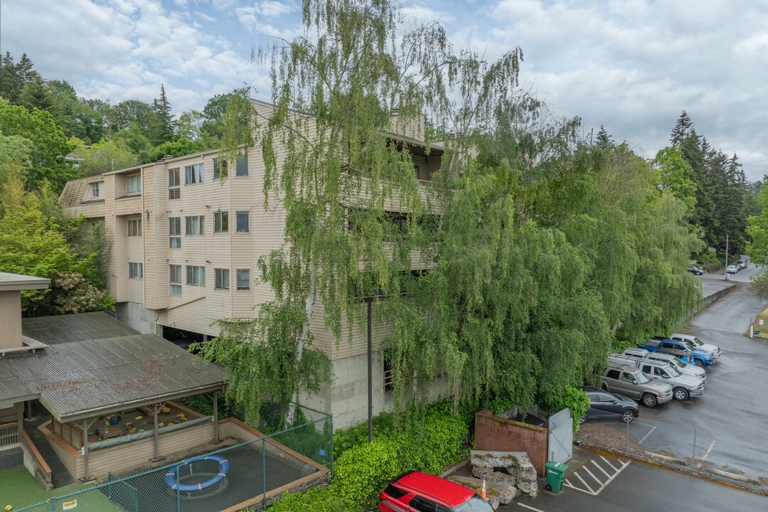 3055 80th Ave SE in Mercer Island, WA - Building Photo