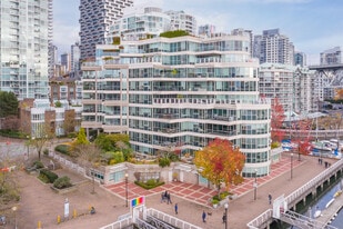 Yacht Harbour Pointe in Vancouver, BC - Building Photo