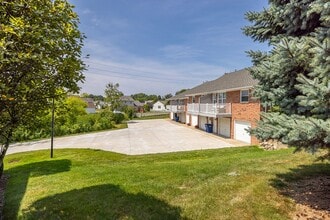 Idyllbrook Village Senior Living in Erie, PA - Foto de edificio - Building Photo