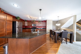 6988 S Park Dr in Savage, MN - Building Photo - Building Photo