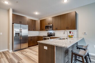 Overlook at Crystal Lake in Burnsville, MN - Foto de edificio - Interior Photo