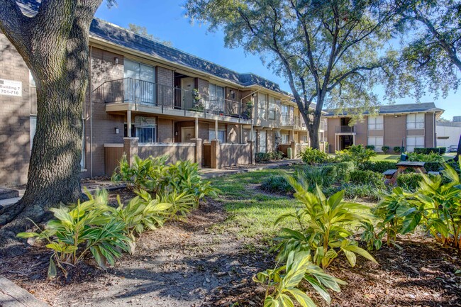 The Alora Apartments in Houston, TX - Foto de edificio - Building Photo