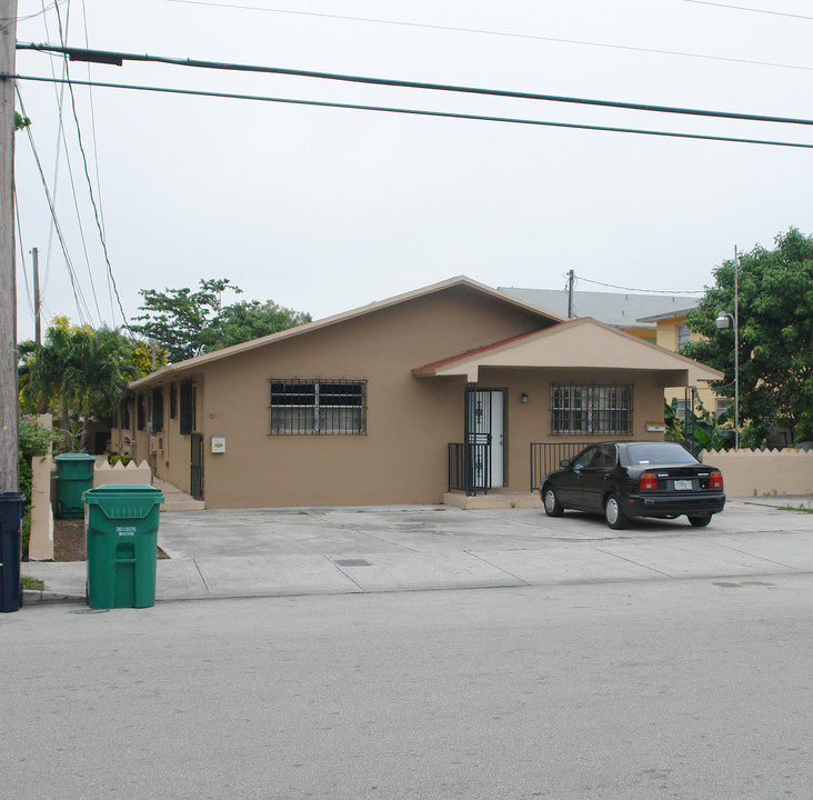 10805 SW 4th St in Miami, FL - Building Photo