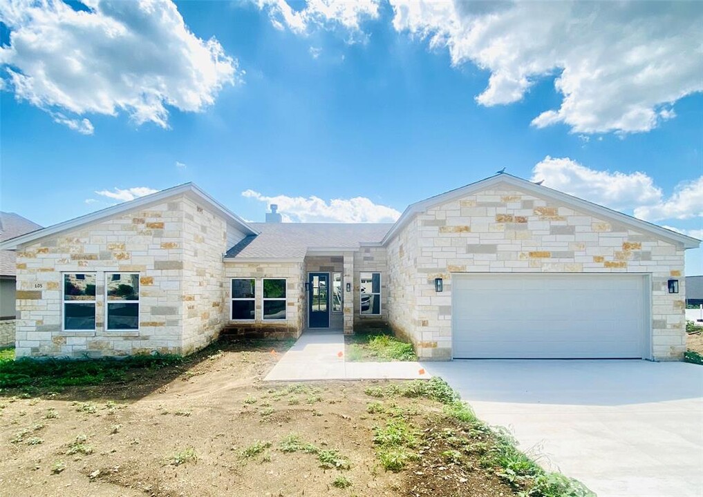 105 Greg Ln in Jarrell, TX - Foto de edificio