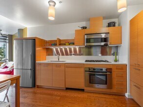 3601 S River Pkwy in Portland, OR - Building Photo - Building Photo
